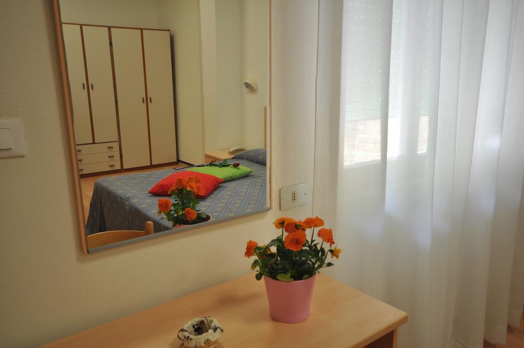 Hotel Roxy Floridiana Rimini Rum bild